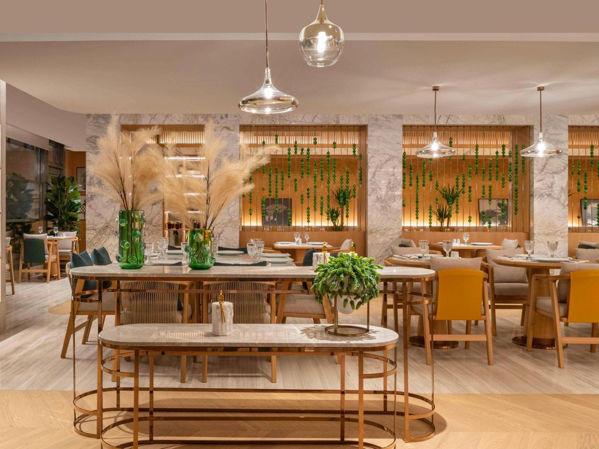 Moevenpick Hotel Istanbul Bosphorus Exterior photo The restaurant